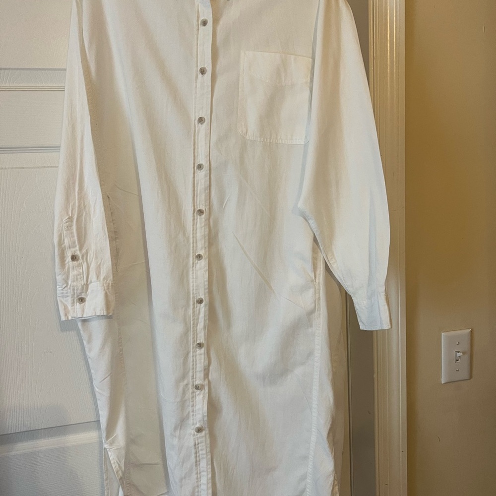 Ladies White Tunic /Dress with Mid Length Sleeves and Side Pockets.